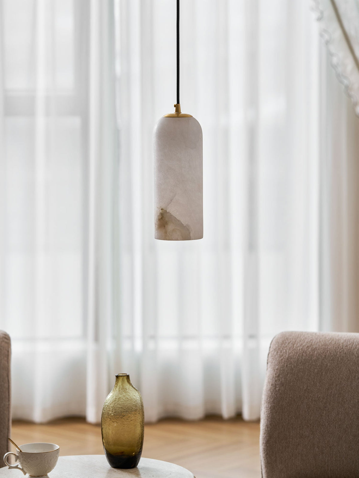 Monty Pendelleuchte aus Alabaster mit geflochtenem Kabel