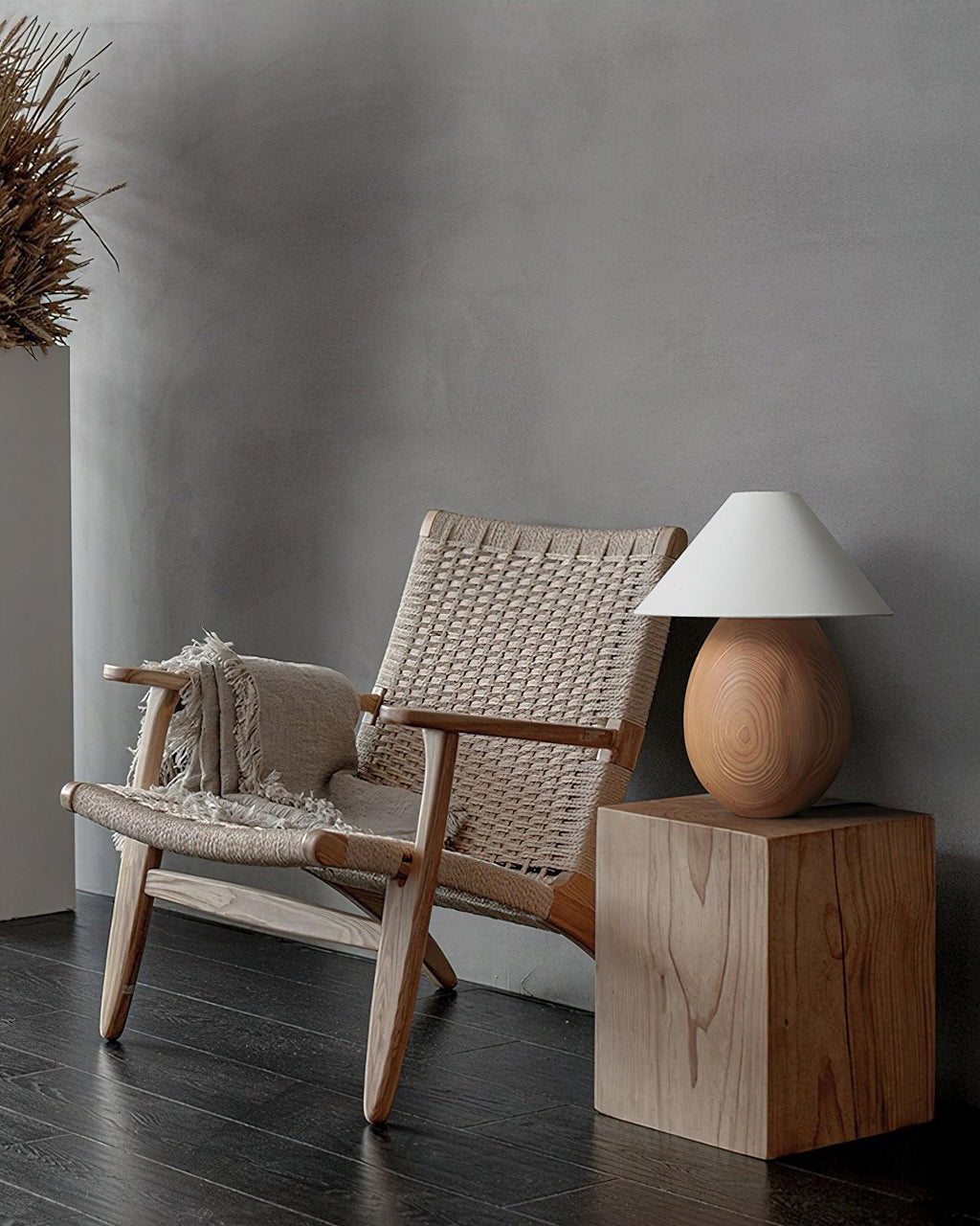 Träbordslampa, Luna — dimbar, kompakt design