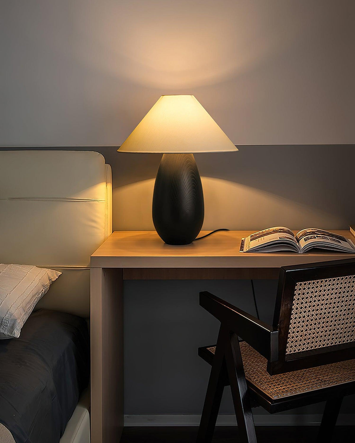 Träbordslampa, Luna — dimbar, kompakt design