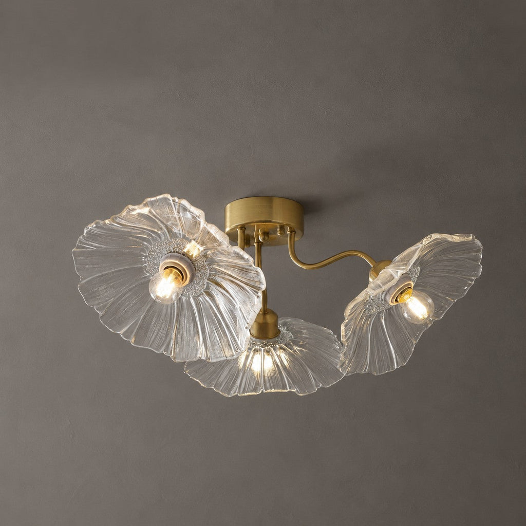 Taklampe med frostet glasskjerm i lotusbladform – gullfarget beslag