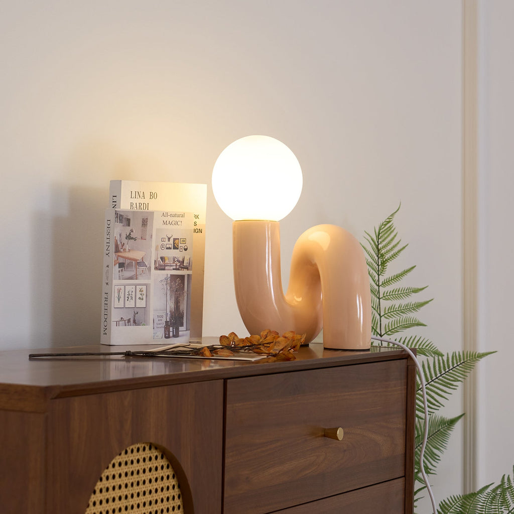 Candeeiro de mesa lúdico em forma de N — Forma orgânica escultural