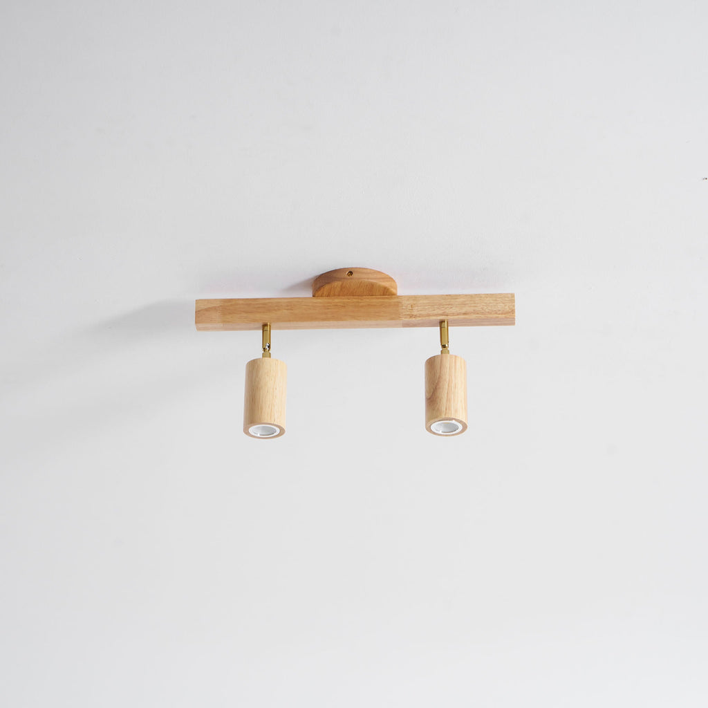 Schienenstrahler mit natürlichen Holzbalken