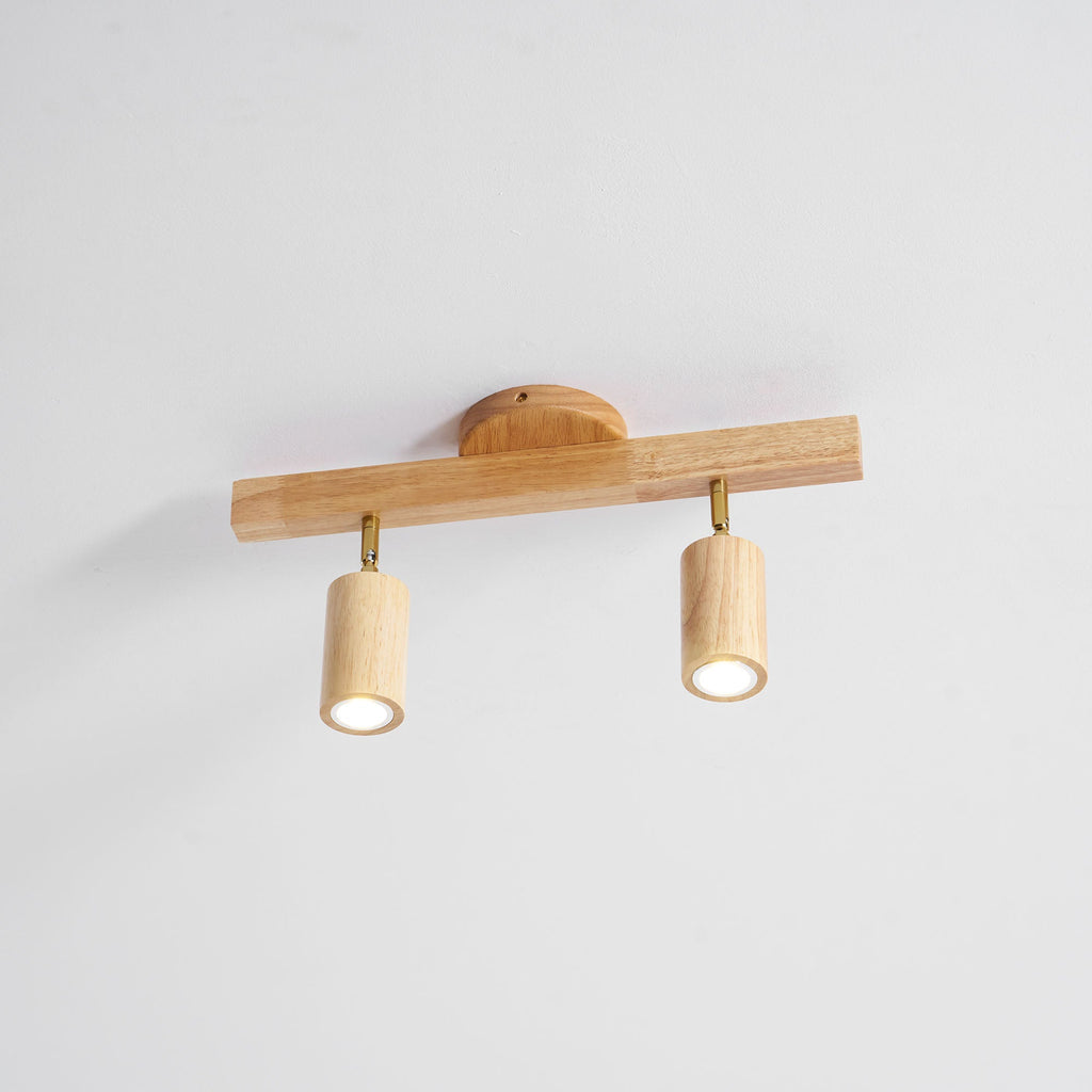 Schienenstrahler mit natürlichen Holzbalken