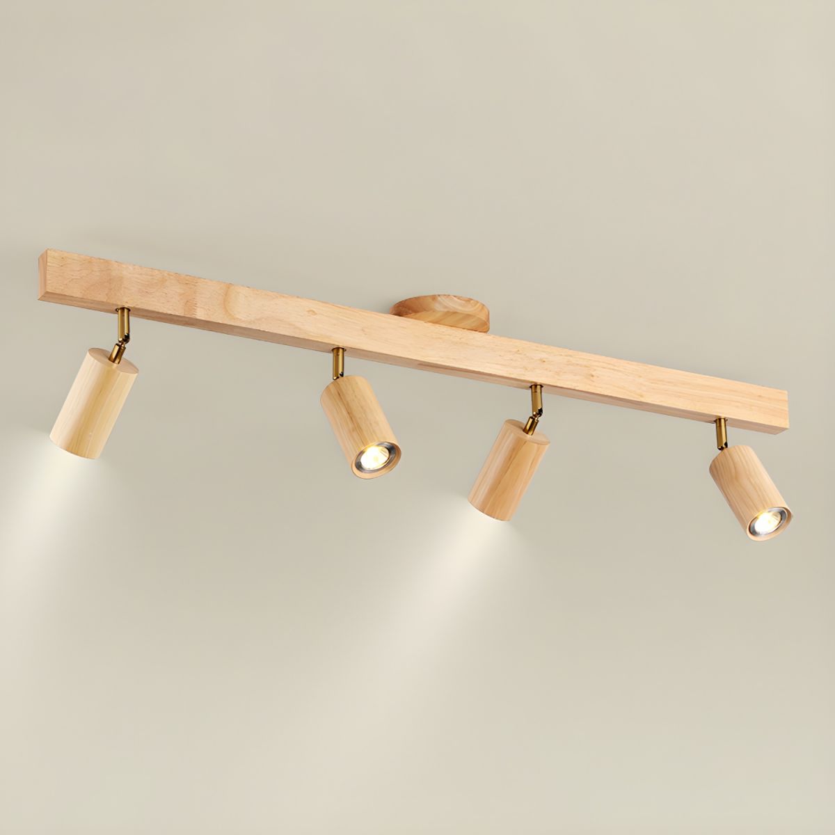 Schienenstrahler mit natürlichen Holzbalken