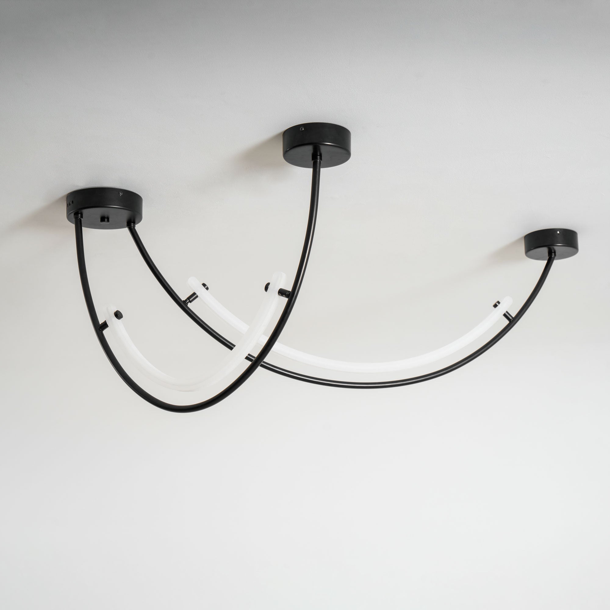Lampada a sospensione al neon doppia sfalsata — illuminazione integrata da 3000 K