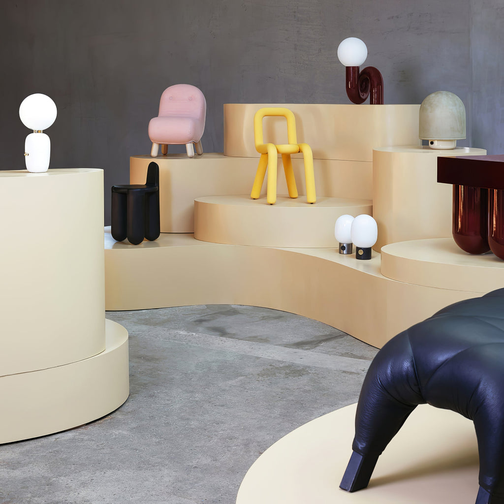 Candeeiro de mesa lúdico em forma de N — Forma orgânica escultural
