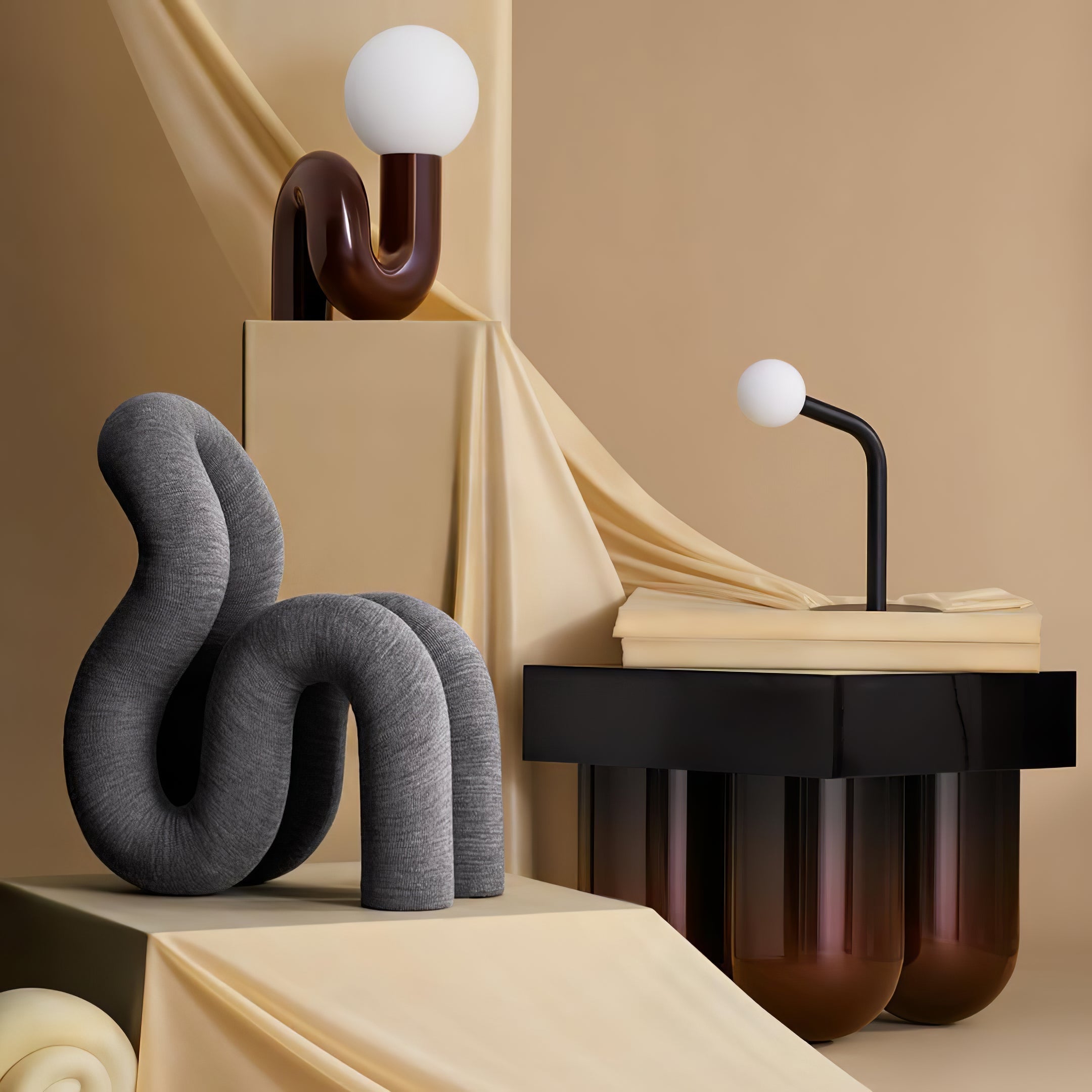 Candeeiro de mesa lúdico em forma de N — Forma orgânica escultural