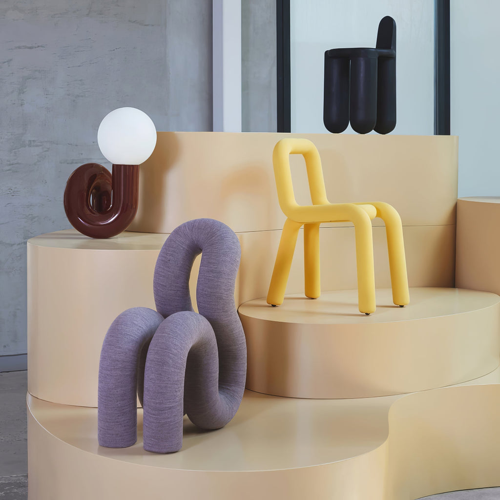 Candeeiro de mesa lúdico em forma de N — Forma orgânica escultural