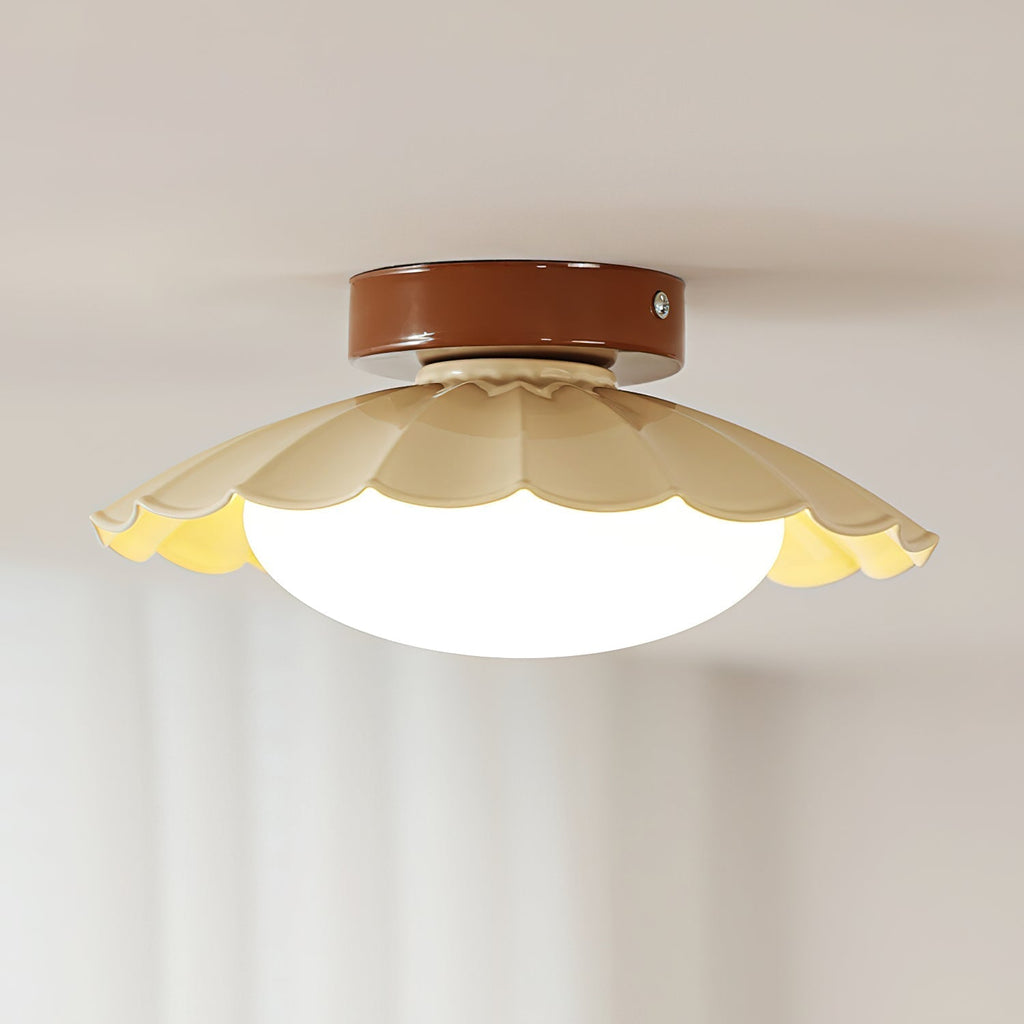 Imero Nephele skyformet loftslampe med bølgekant