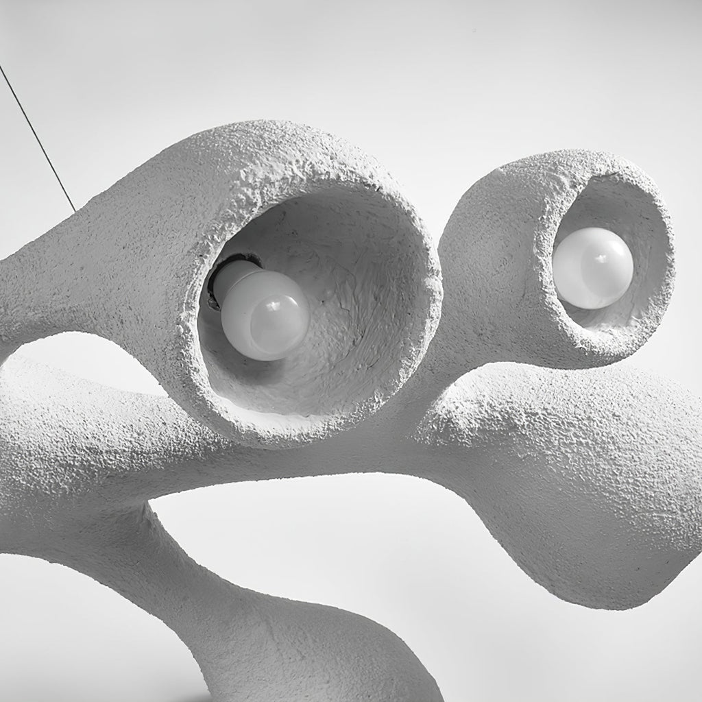 Pendulă cu formă sculpturală de nou-născut