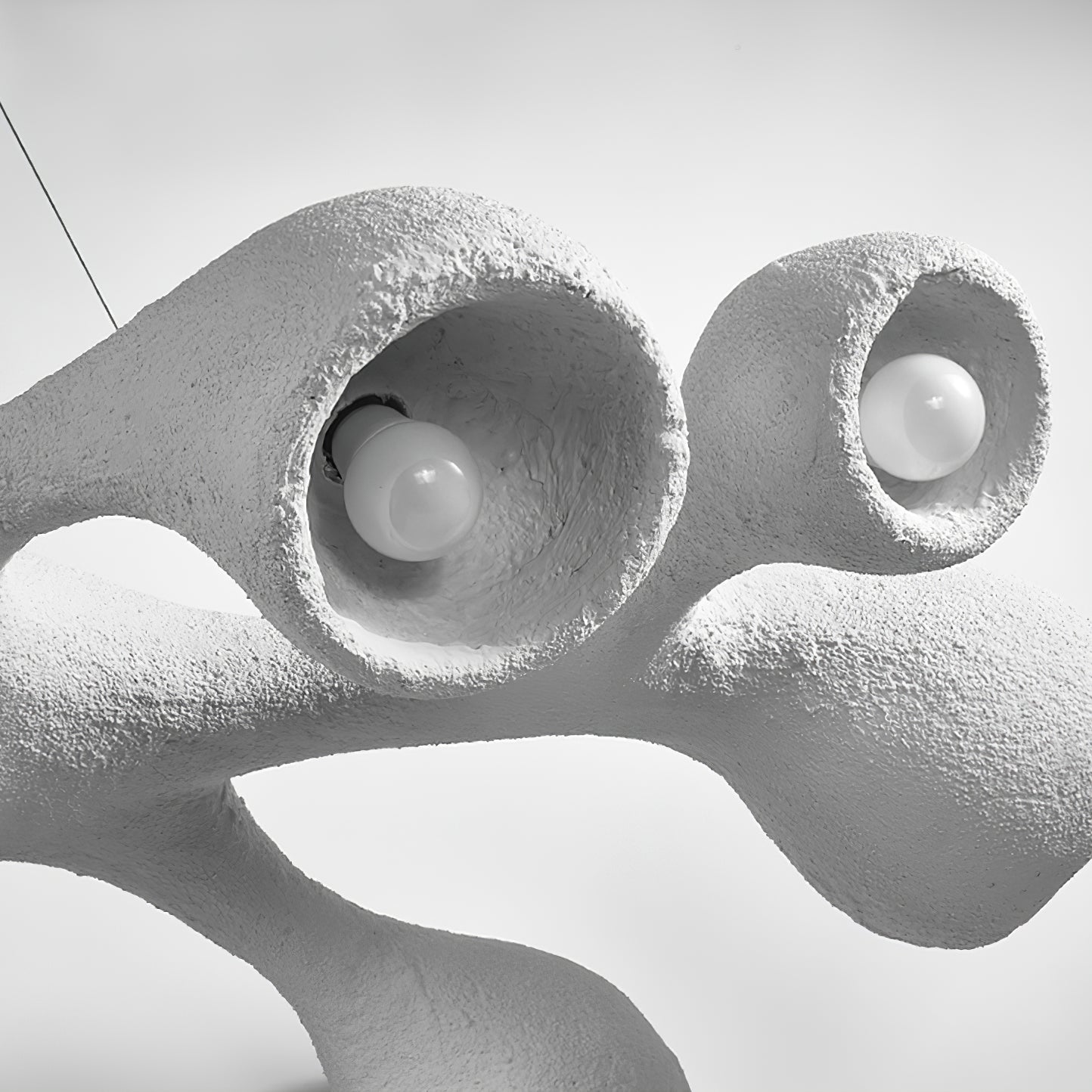 Pendulă cu formă sculpturală de nou-născut