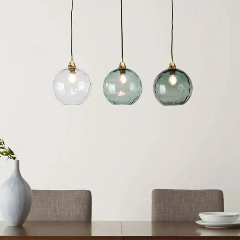 Pendellamper med vandringeffekt i globusformet glas