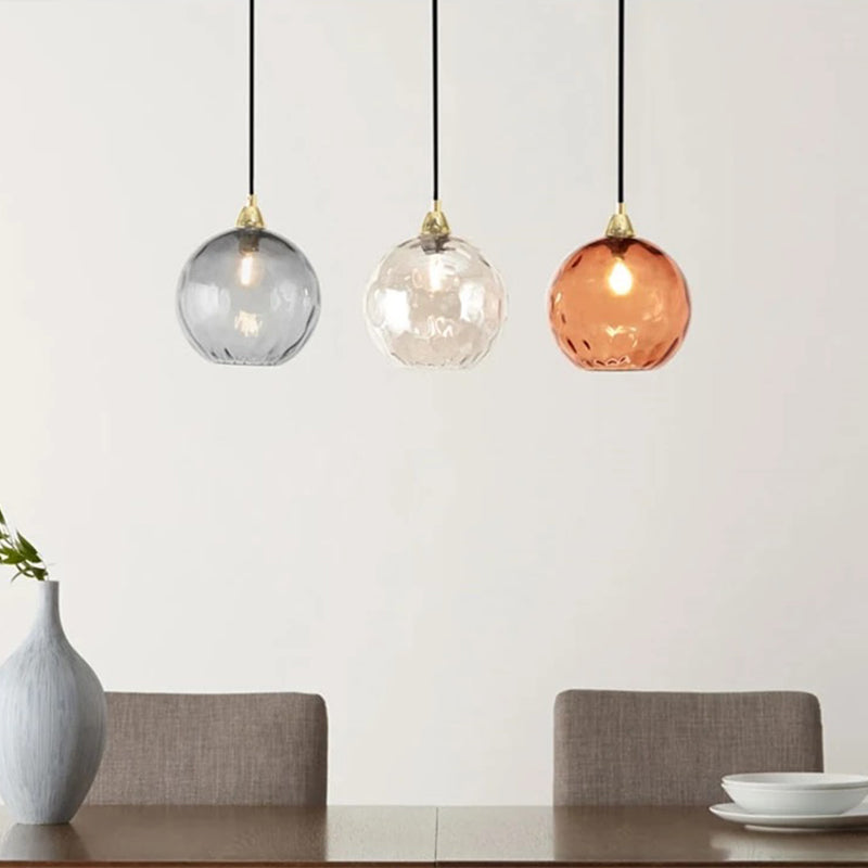 Pendellamper med vandringeffekt i globusformet glas