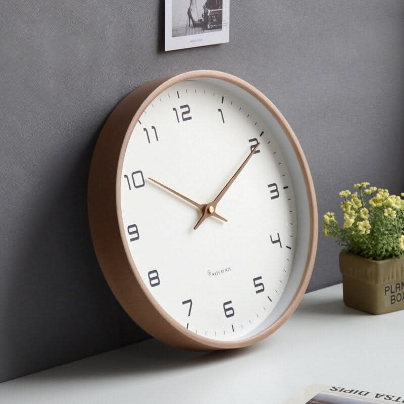 Moderní tiché dřevěné nástěnné hodiny ve skandinávském minimalistickém designu