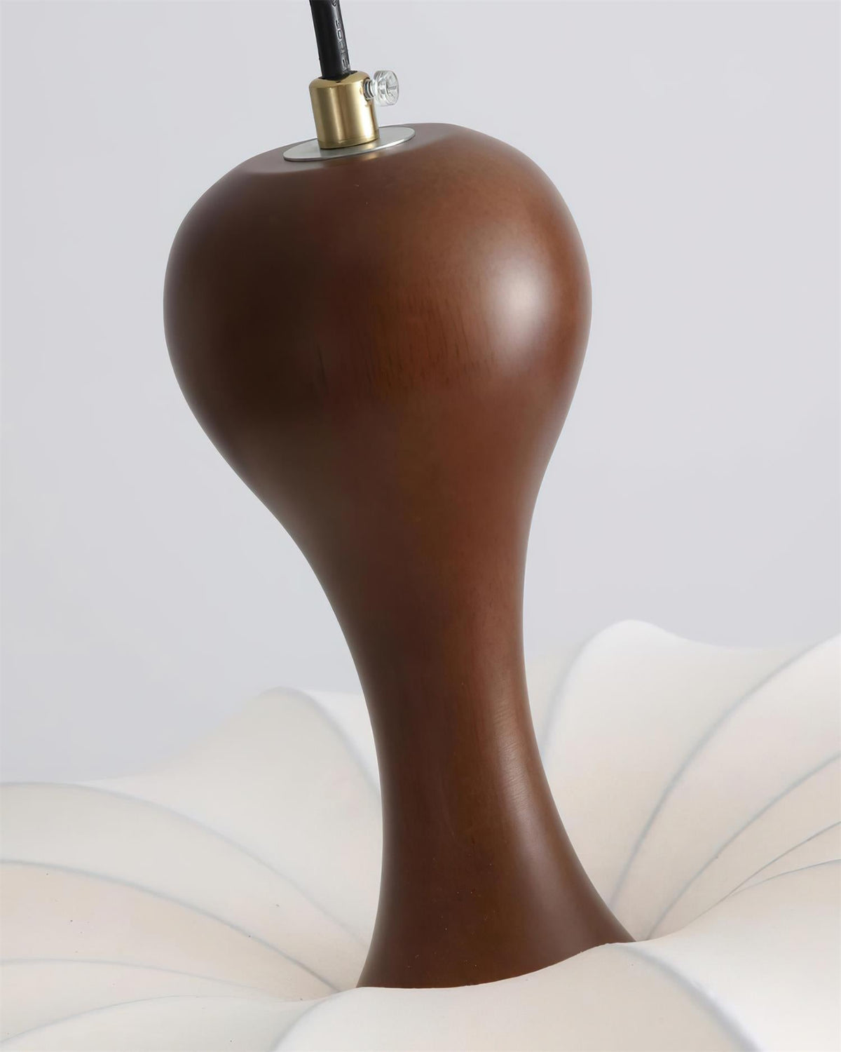 Lampă suspendată sculpturală Jovian, albă — montare cu conexiune directă la instalația electrică, compatibilă cu soclu E26