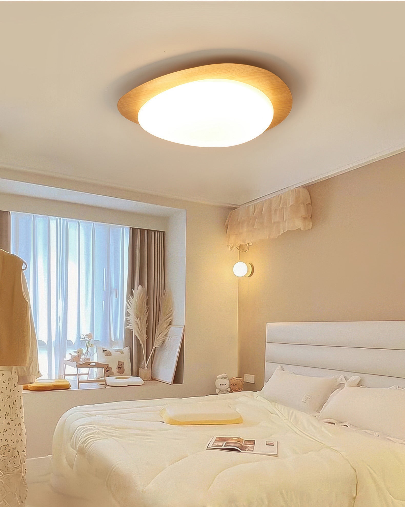 Skandinavska stropna svjetiljka s uzorkom drveta oblutka