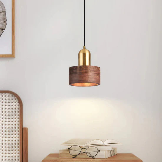 Design pendant lamp with gold accent | Orntli