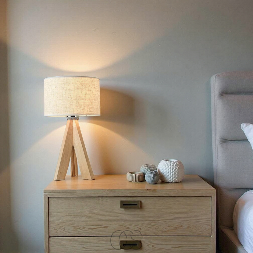 Lampa stołowa - naturalne drewno i abażur z tkaniny | Orntli