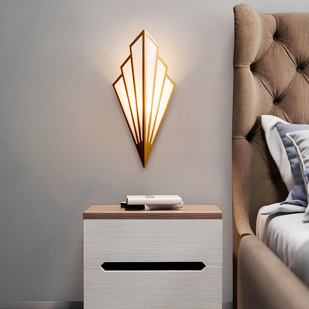 Wall lamp with geometric diamond design | Orntli