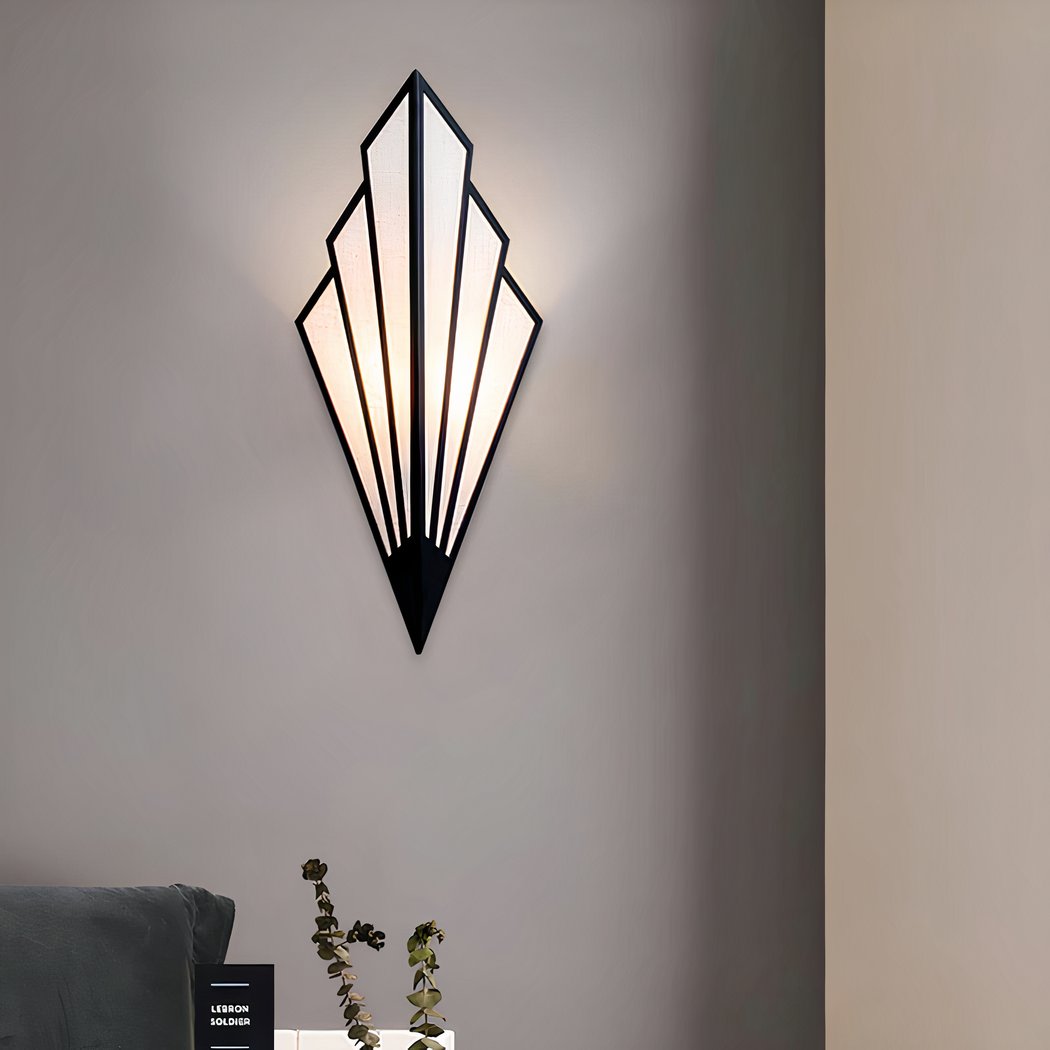 Wall lamp with geometric diamond design | Orntli