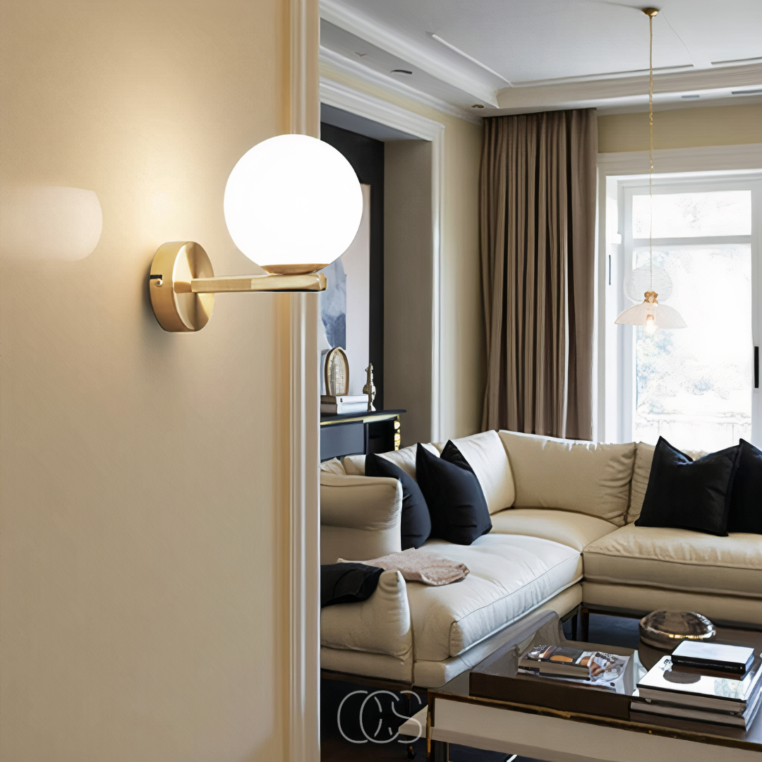 wall lamp with white globe | Orntli