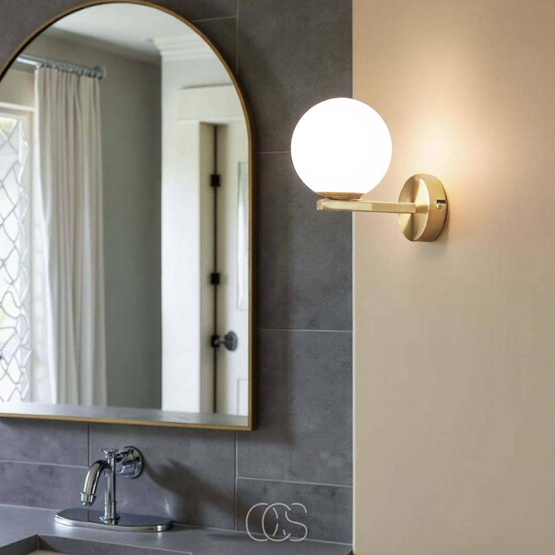 wall lamp with white globe | Orntli