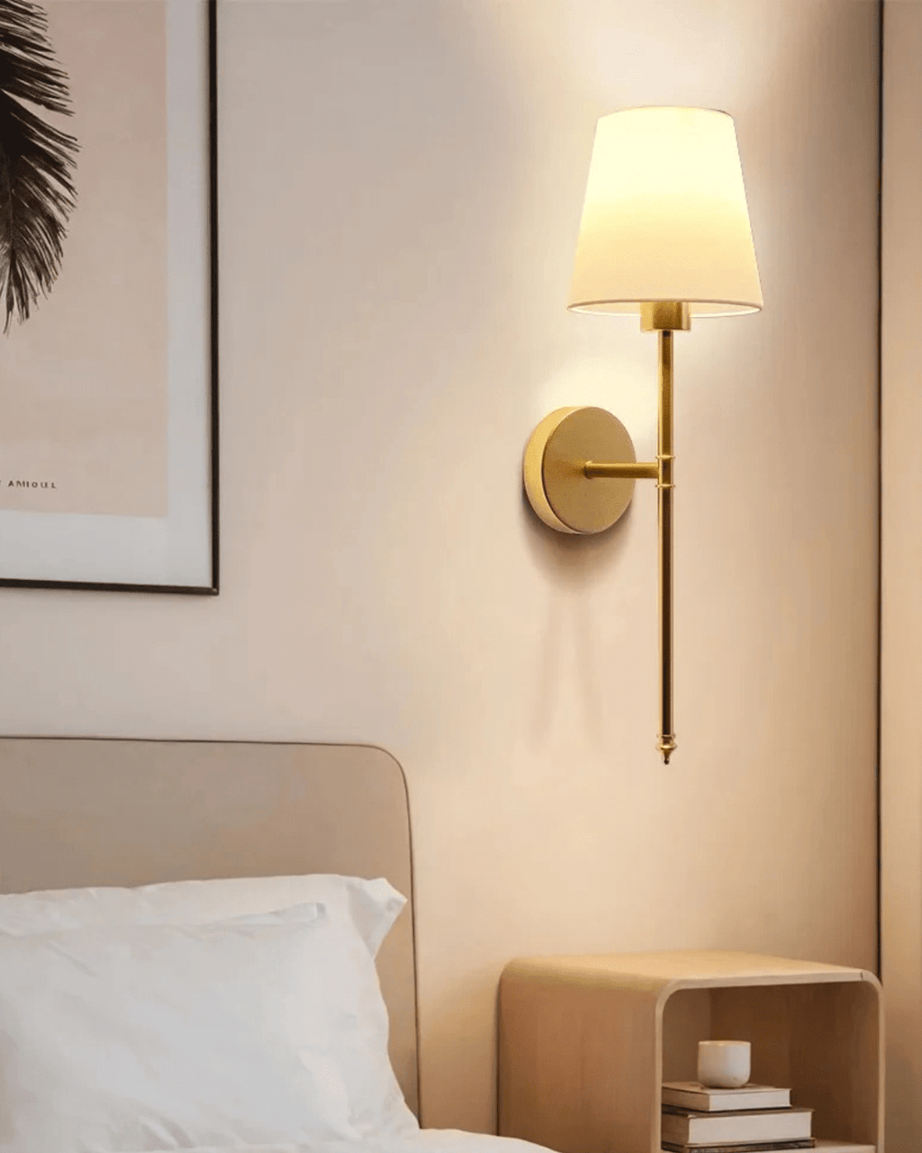 מנורת קיר מבד מירל עם בסיס ברזל צבוע בהיר 5W