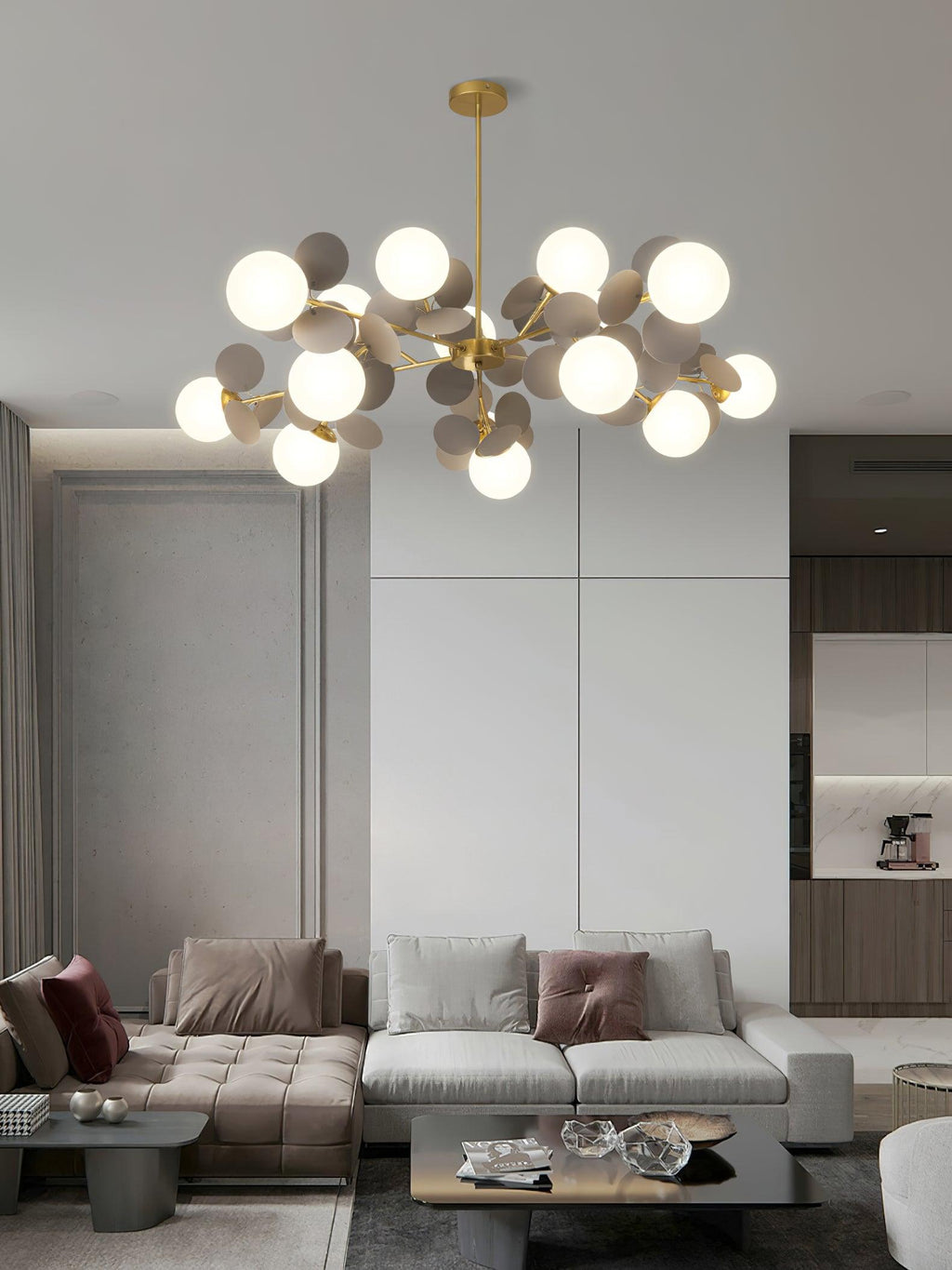 Candelabru în formă de copac, alb-închis — cadru geometric cu ramuri aurii, abajururi deschise din sticlă pentru iluminare în sus