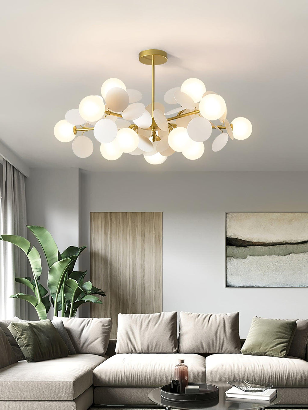 Candelabru în formă de copac, alb-închis — cadru geometric cu ramuri aurii, abajururi deschise din sticlă pentru iluminare în sus