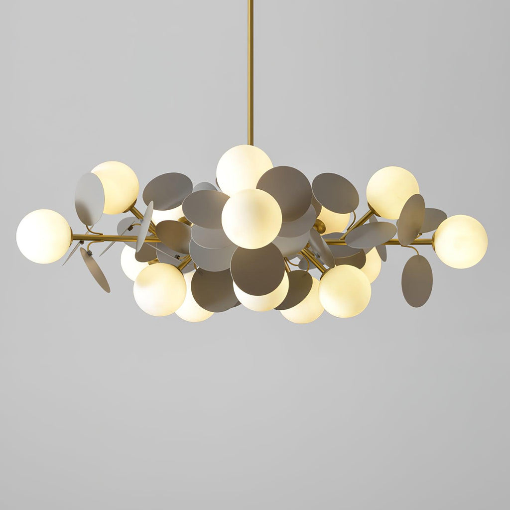 Candelabru în formă de copac, alb-închis — cadru geometric cu ramuri aurii, abajururi deschise din sticlă pentru iluminare în sus