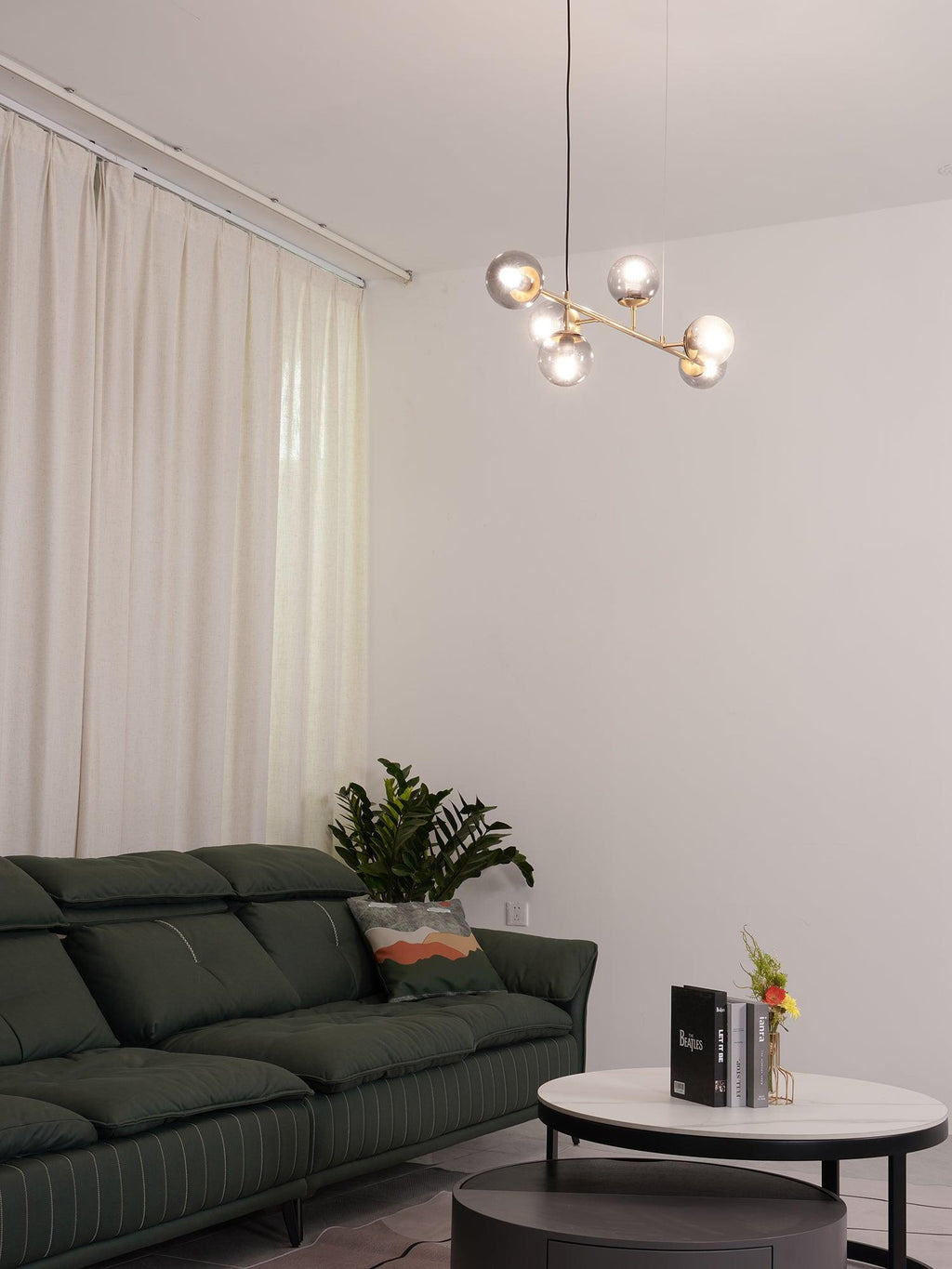 Minimalistische modulaire bolvormige kroonluchter