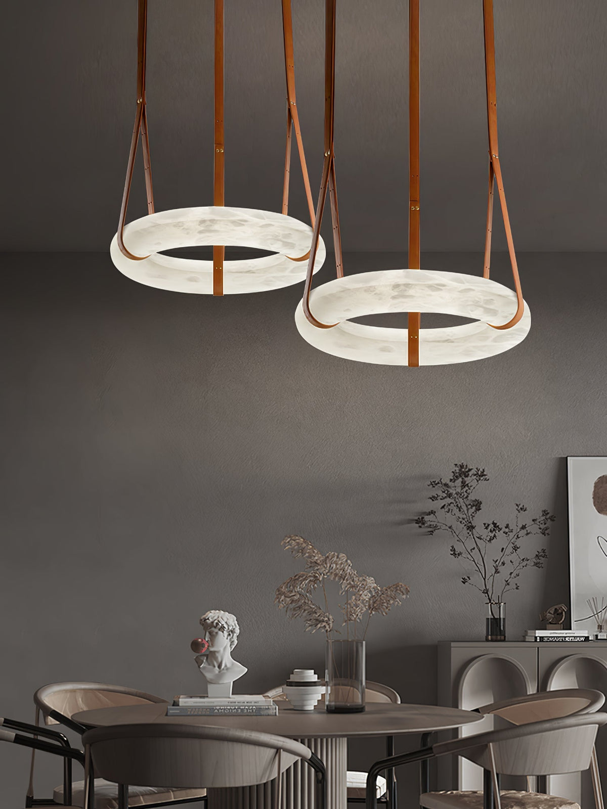 Oslo Alabaster Pendelleuchte A — handgeschnitzter Alabasterring, Lederband