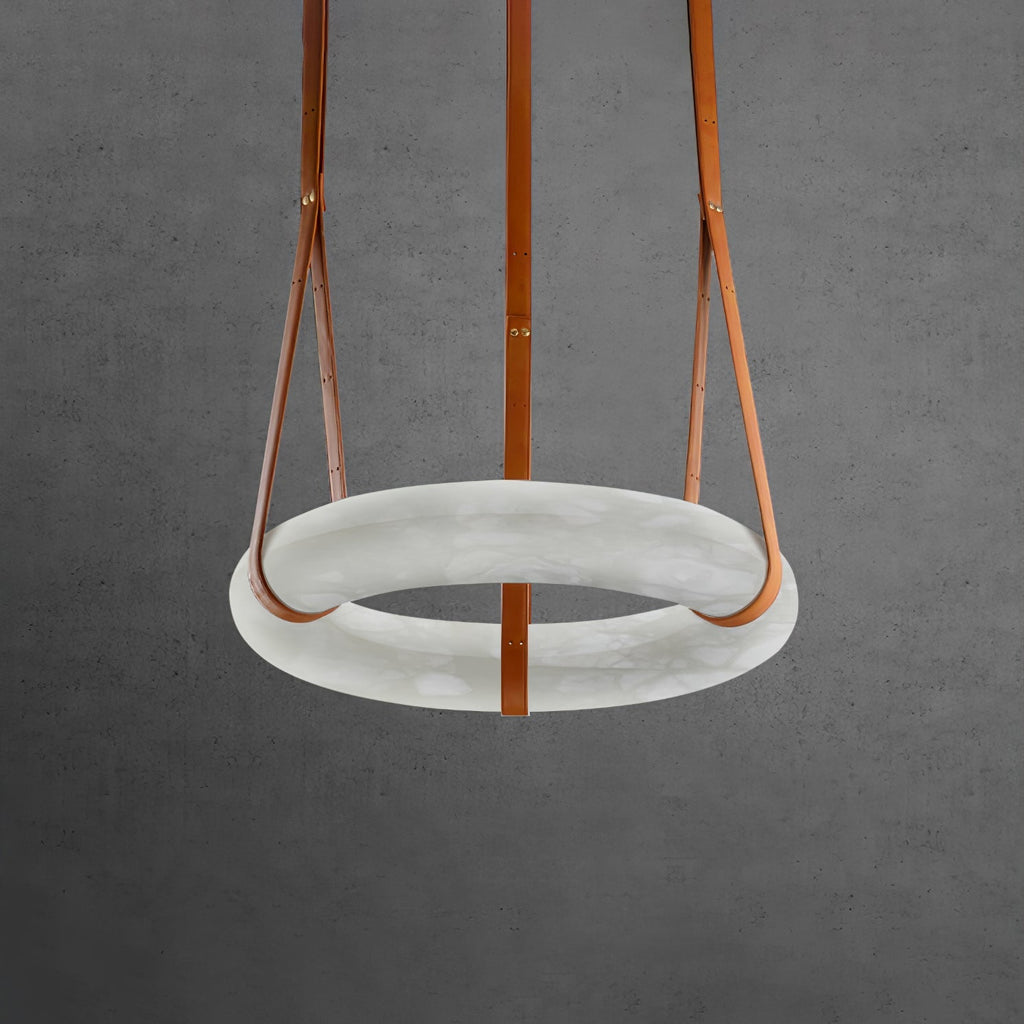 Lampada a sospensione Oslo in alabastro A — Anello in alabastro intagliato a mano, cinturino in pelle