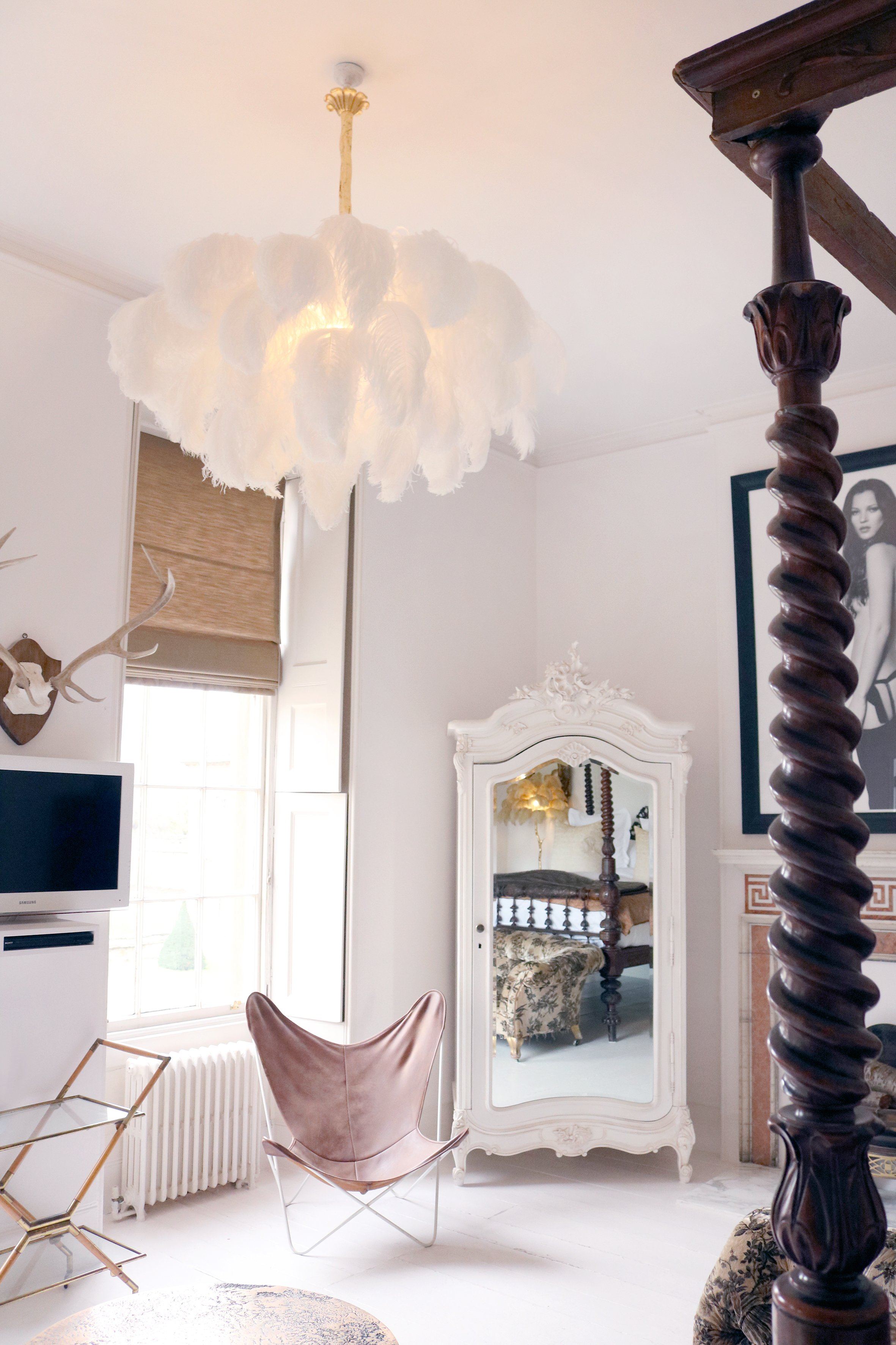 נברשת מנוצות יען — 56 נוצות משתפלות