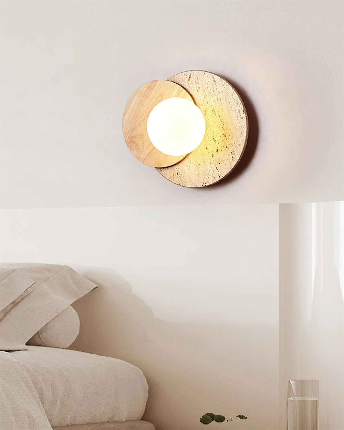 Ritta vegglampe med overlappende travertin