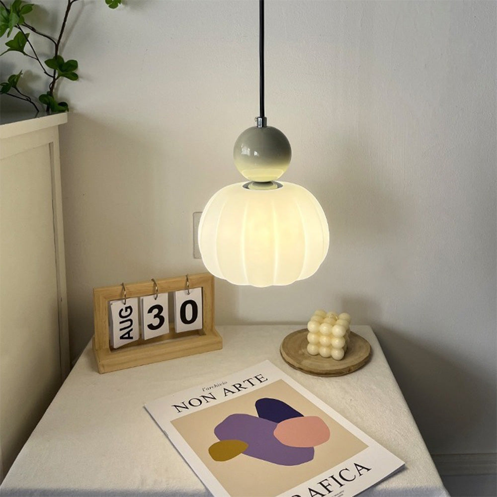 Miniaturowa lampa wisząca w kształcie dyni