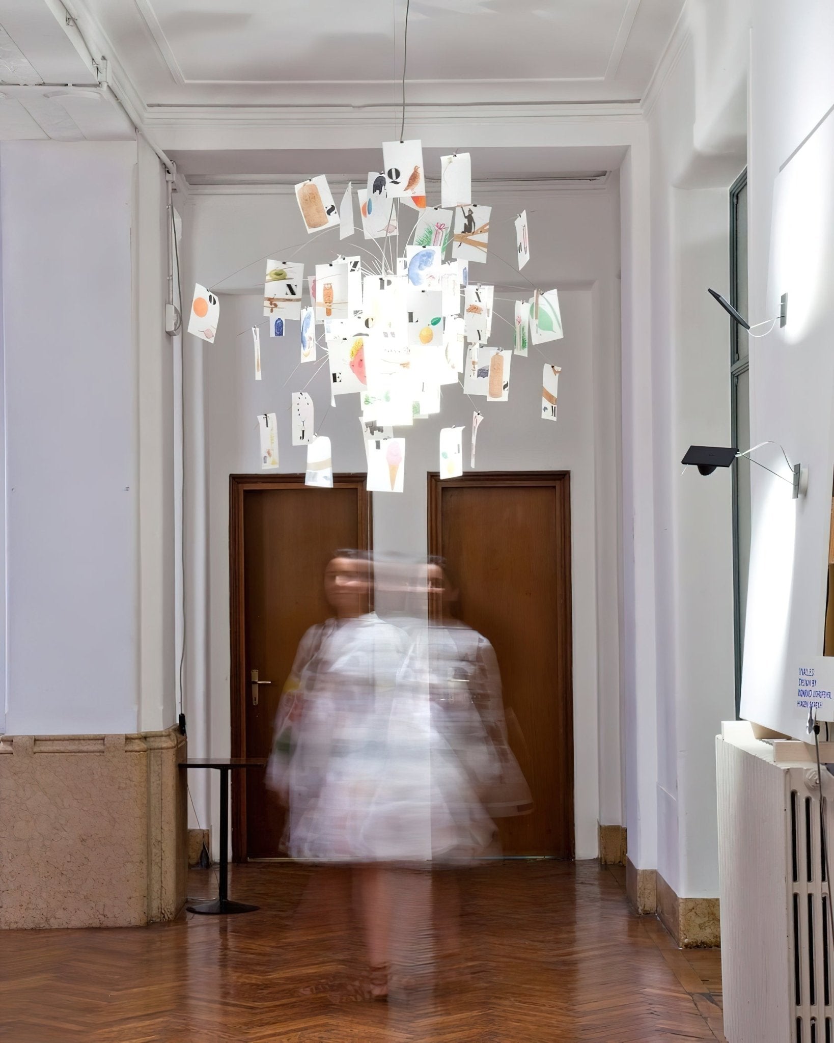 Papírový lustr — přizpůsobitelné umělecké panely DIY