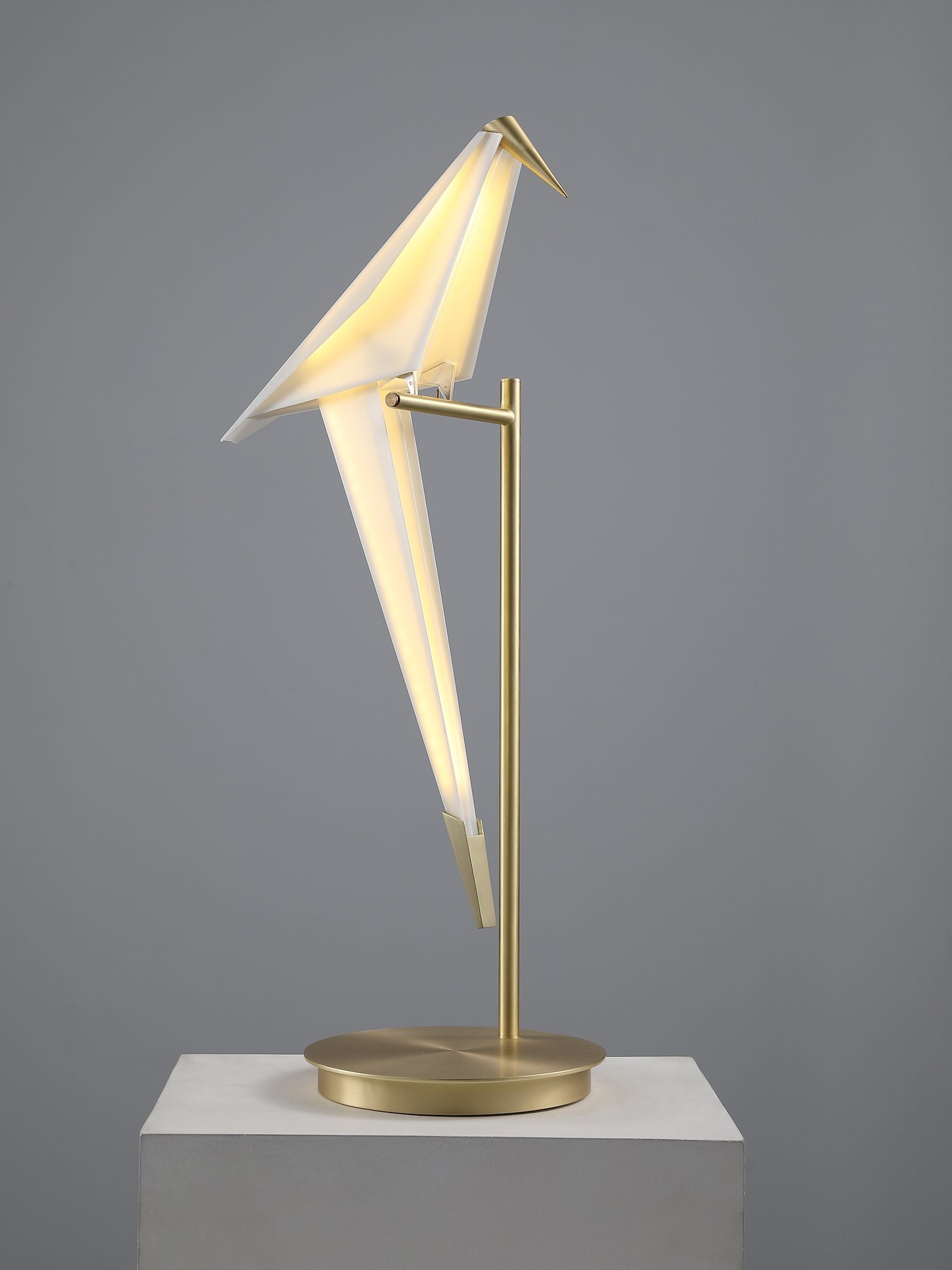 Lampada da tavolo a forma di gru di carta — design origami oscillante, LED a 3 colori, con spina, altezza di 25,6"