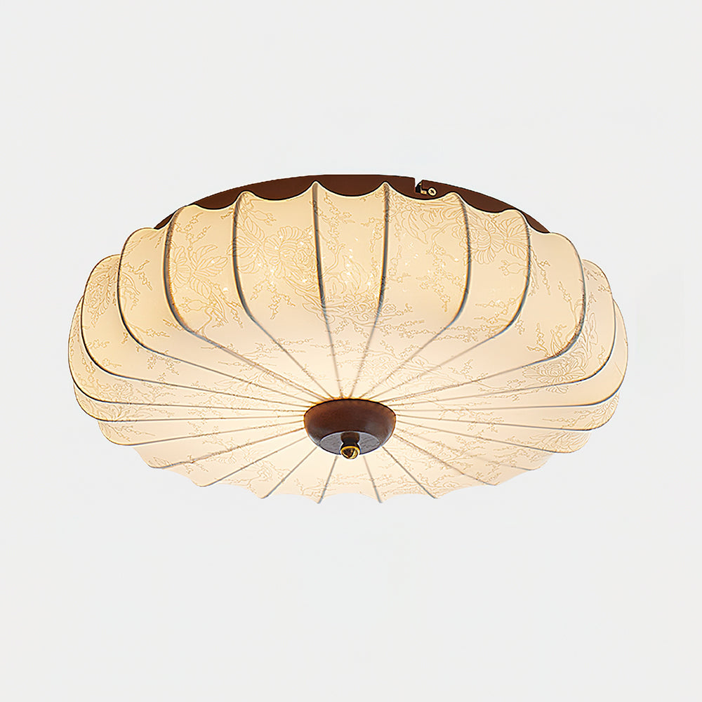 Loftslampe med plisseret lotusdesign — stofskærm, træroset