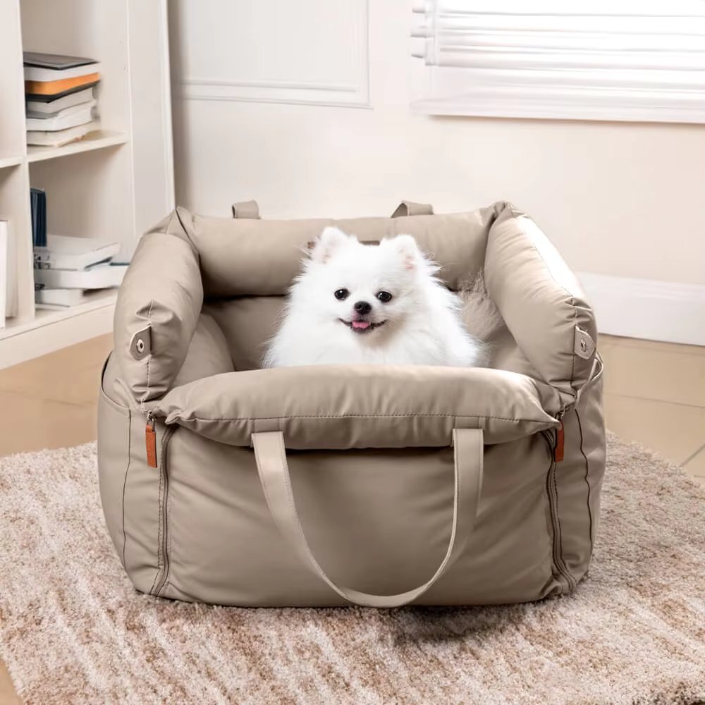 Hundeautositz mit erhöhter Sitzfläche und ausklappbarem Bett