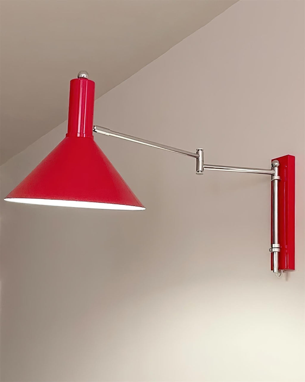 Lampada da parete con braccio metallico regolabile - Paralume rosso, attacco E26