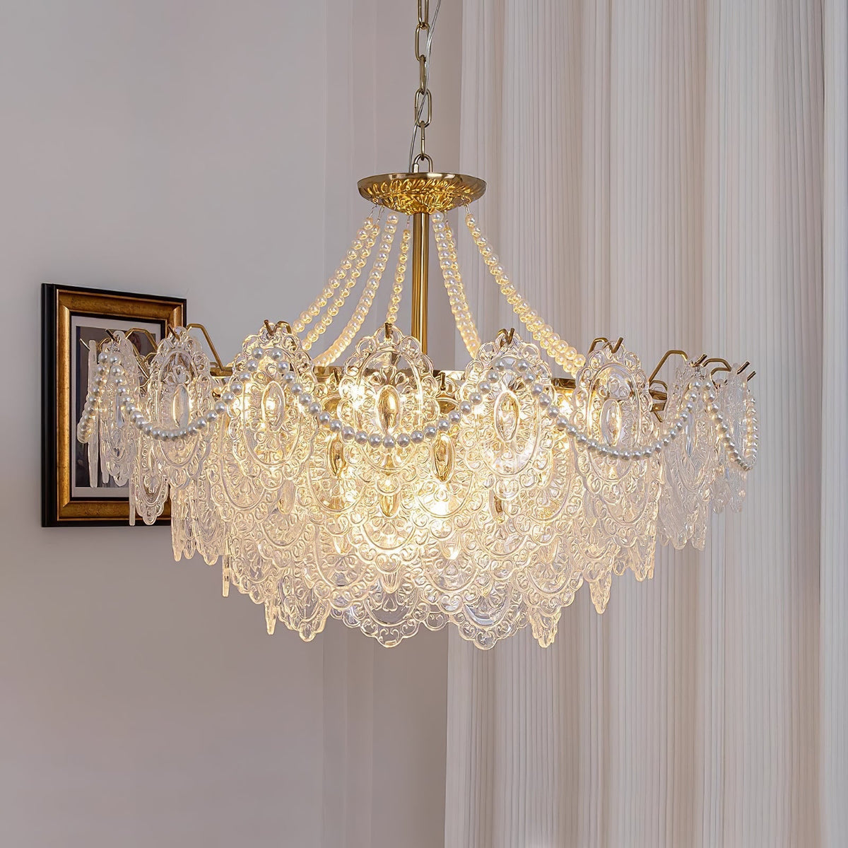 Perleglaslysekrone — moderne transparent pendeldesign