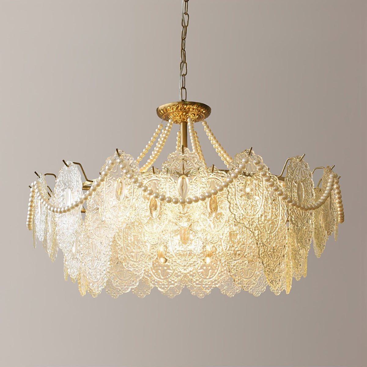 Perleglaslysekrone — moderne transparent pendeldesign