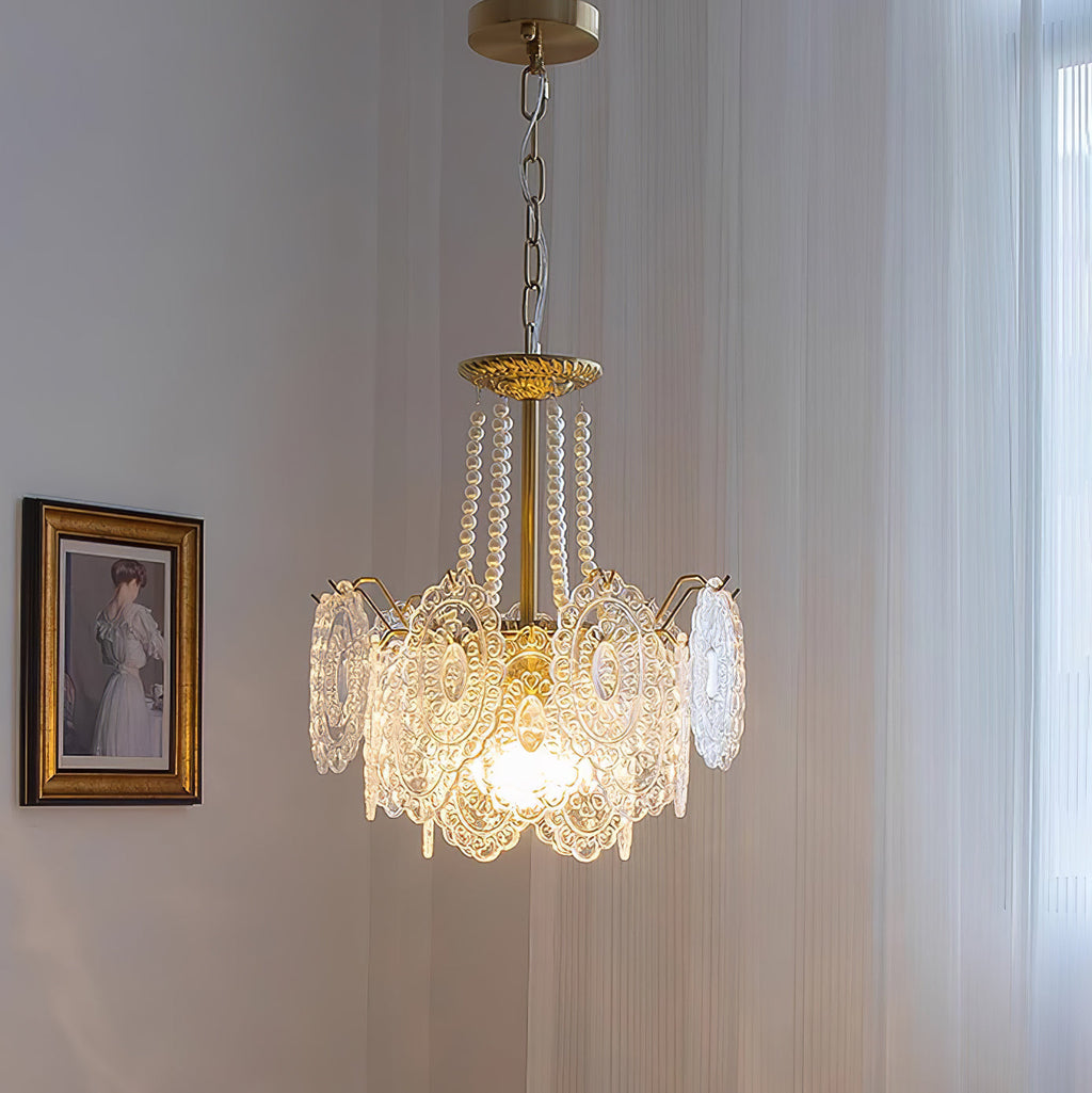 Perleglaslysekrone — moderne transparent pendeldesign