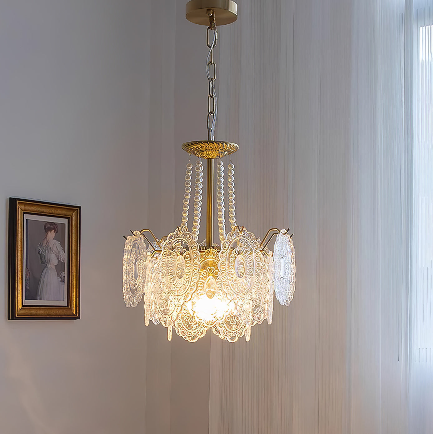 Perleglaslysekrone — moderne transparent pendeldesign