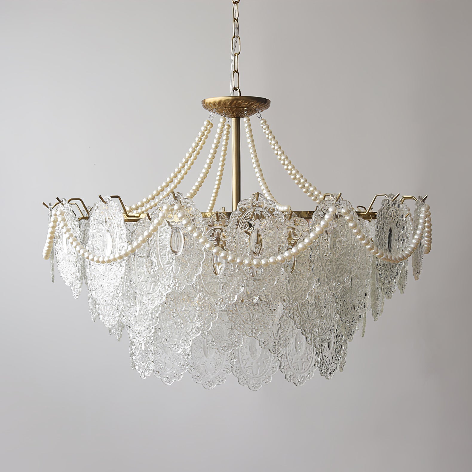 Perleglaslysekrone — moderne transparent pendeldesign