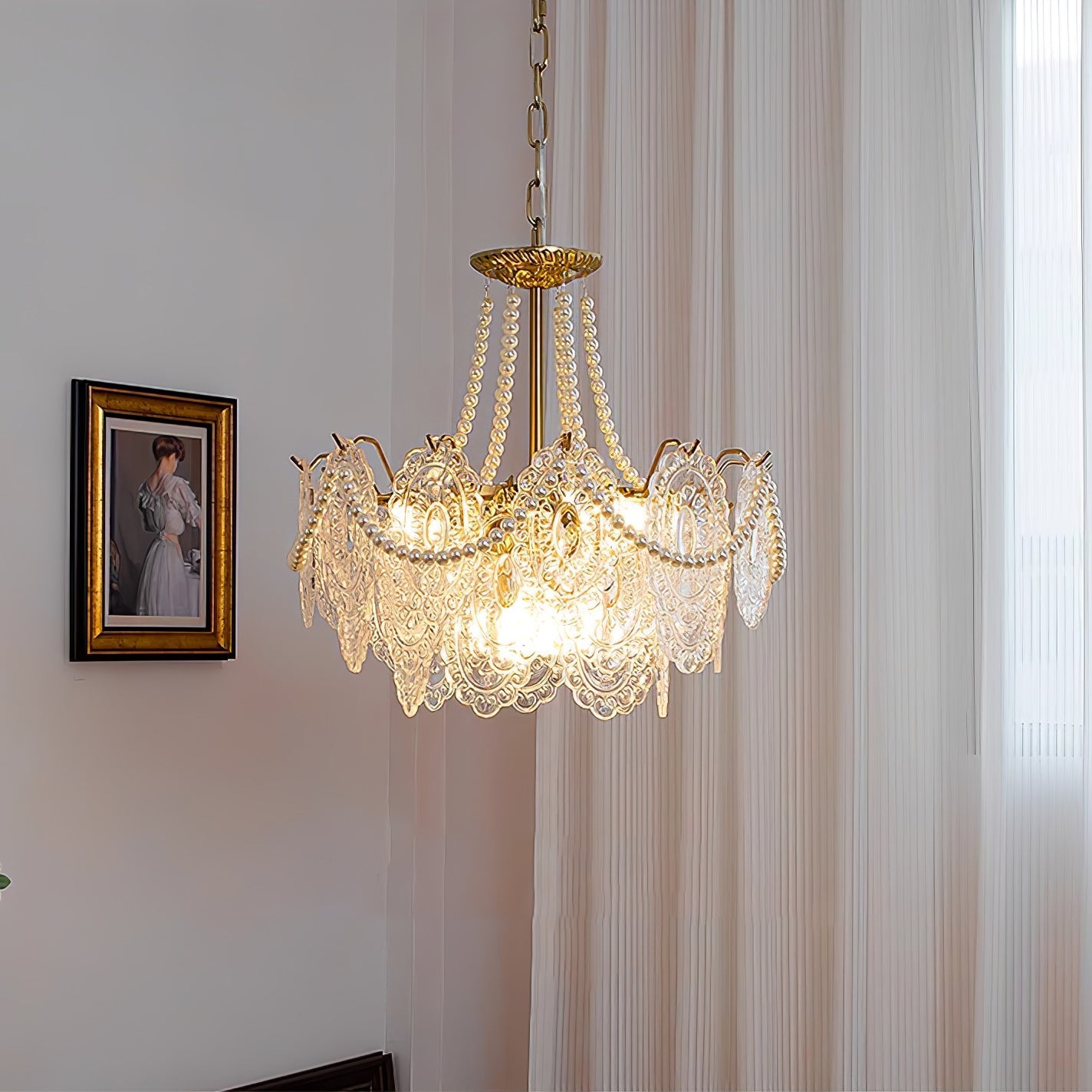 Perleglaslysekrone — moderne transparent pendeldesign