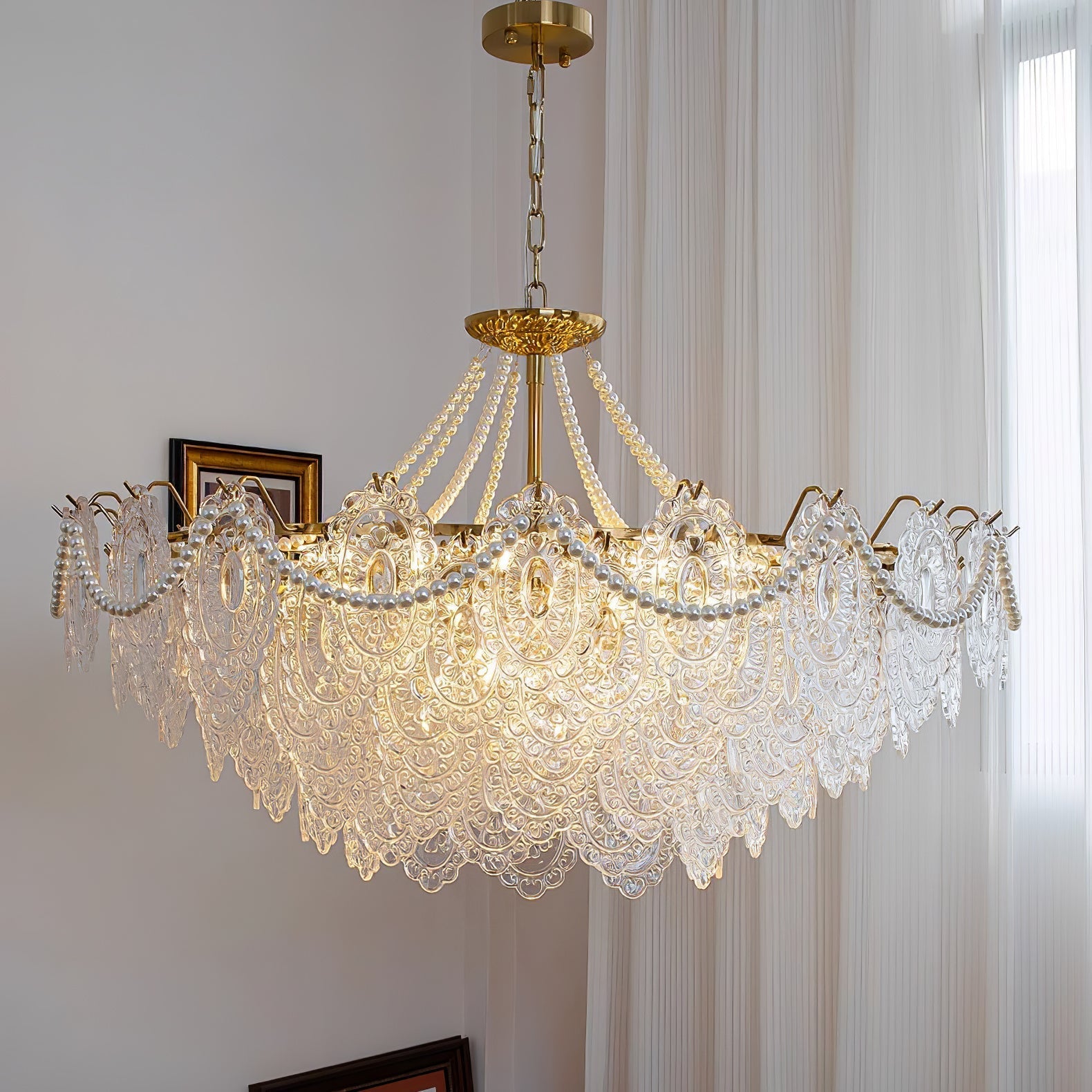 Perleglaslysekrone — moderne transparent pendeldesign