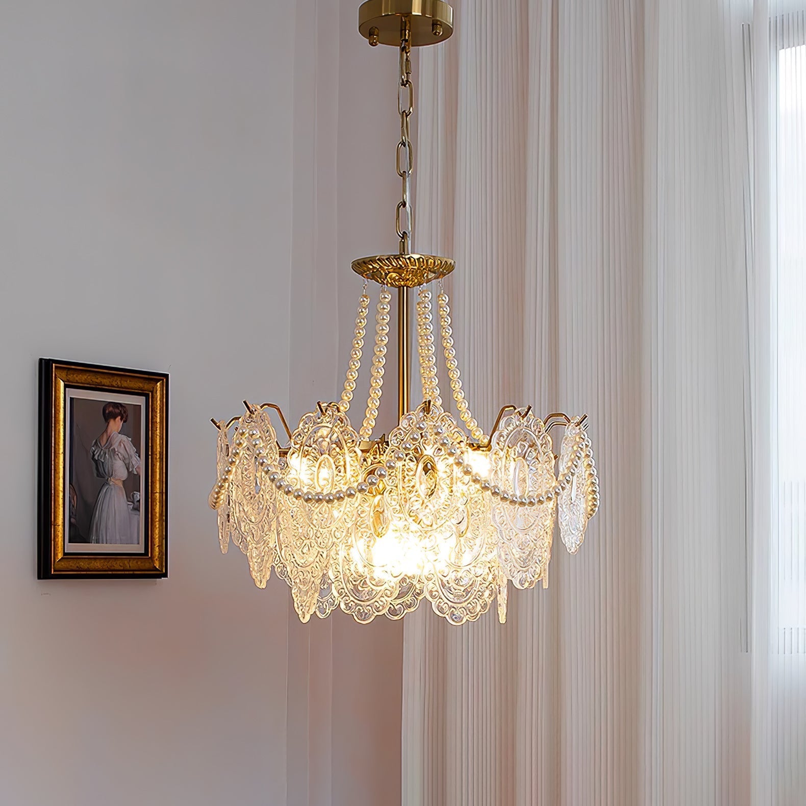 Perleglaslysekrone — moderne transparent pendeldesign