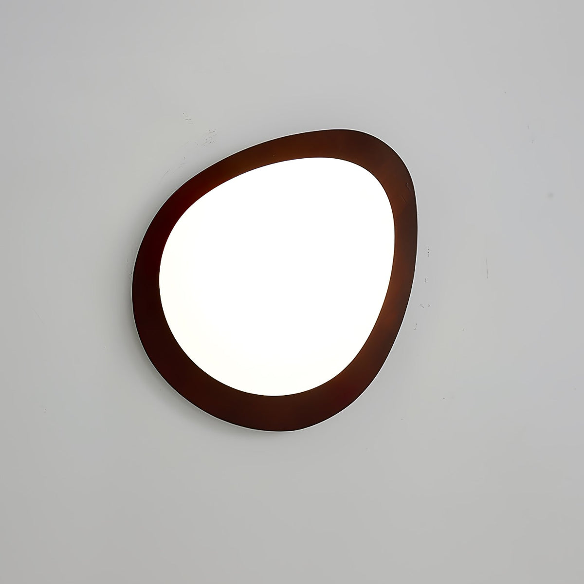 Lampada da soffitto in legno dal design a ciottolo